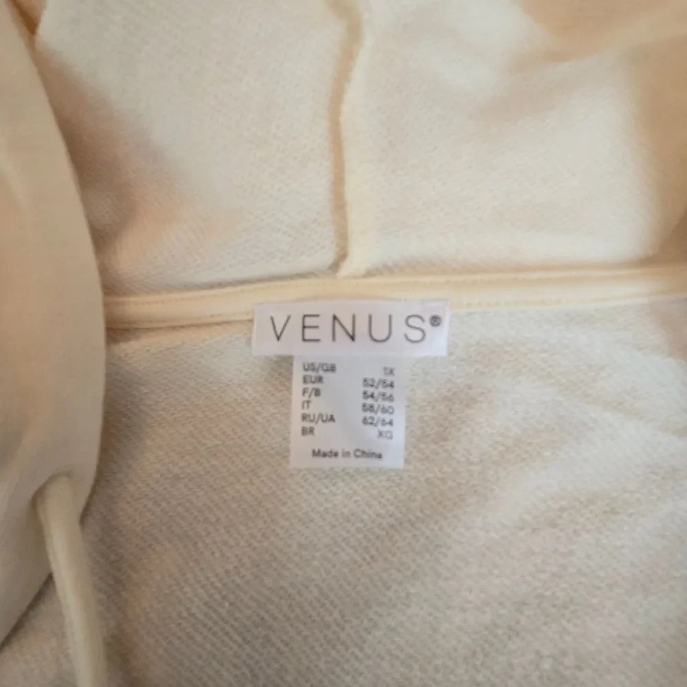 NWT VENUS Soft Cream Pullover 1X